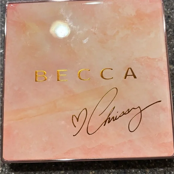 BECCA Peach and Gold Makeup Palette - Picture 1 of 4